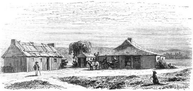 Eine Schwarz-Weiß-Zeichnung einer Farmszene aus den 1890er Jahren, die einen horse-drawn carriage in der Vorderansicht zeigt, Häuser, Bäume und Menschen, mit dem Text "1890er Farmgebäude" unten.