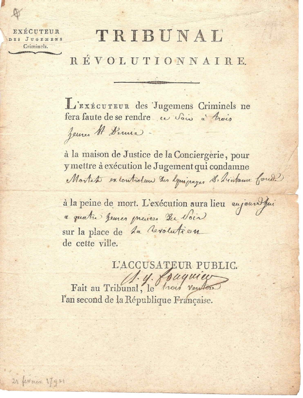 Gelbes rechtliches Dokument mit der Überschrift "Tribunal Révolutionnaire", das Hinrichtungsurteile in Frankreich beschreibt, in Kursivschrift geschrieben.