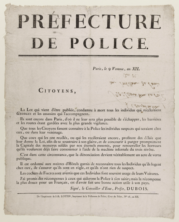 Ein weißes Dokument mit fetter, zentrierter schwarzer Schrift, die "Pr√©fecture de Police" lautet, und einer kleinen Polizeiakademie-Illustration oben rechts.