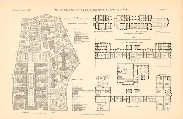 Detailierter alter Stadtplan auf altem Papier, der Straßen, Gebäude, Parks und Sehenswürdigkeiten zeigt, mit begleitendem Text.