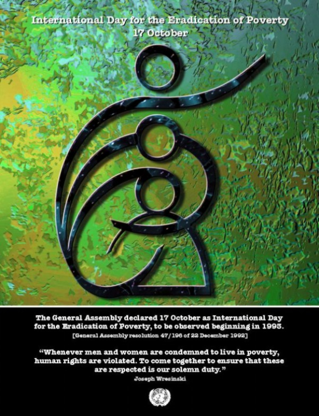 Ein Plakat mit einem hellblauen Hintergrund und einem weißen Rand, das ein Logo einer Hand in einem Kreis zeigt, der von Blättern umgeben ist, und den Text "Internationaler Tag" in fetter weißer Schrift.