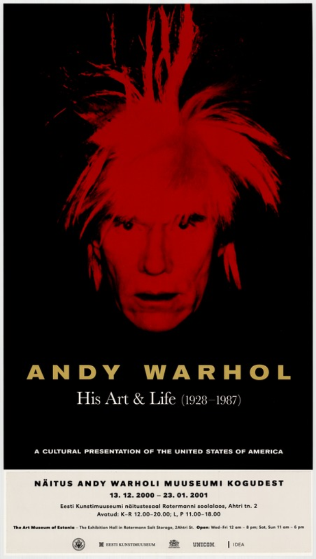 Ein Plakat mit dem Porträt eines Mannes mit ernster Miene, der einen schwarzen Anzug und ein weißes Hemd trägt, mit der Aufschrift "KÜNSTLER Sein Kunstwerk & Leben 1928-1987" in fetter, schwarzer Schrift.