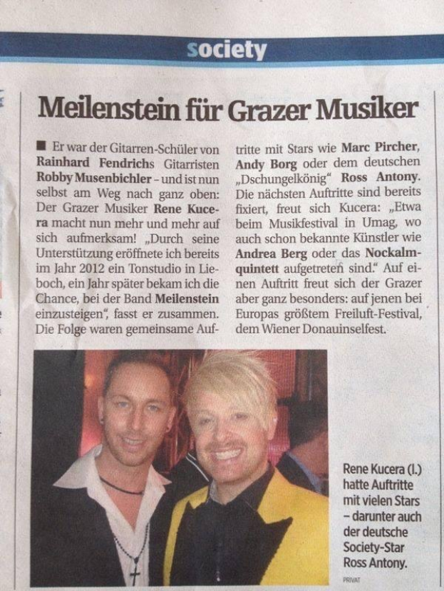 Zwei Männer in Anzügen lächeln in einem Zeitungsartikel mit der Überschrift "Grazer Musiker", datiert März 2012.