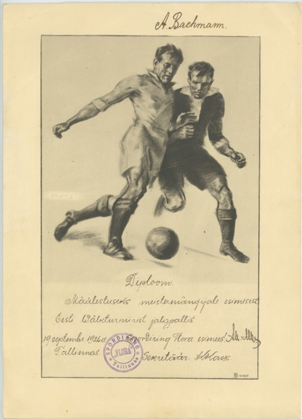 Eine alte Ansichtskarte mit einer Zeichnung von zwei Männern, die Fußball spielen, wobei einer den Ball tritt, und einem Text darauf.
