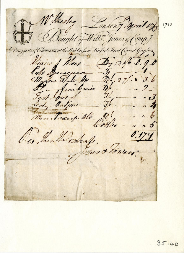 Schwarz-weißes Bild eines alten, vergilbten Vertragsentwurfs mit sauberer Handschrift, der einen Vertrag über den Verkauf von Testamenten und Eigentum von William Jones enthält.