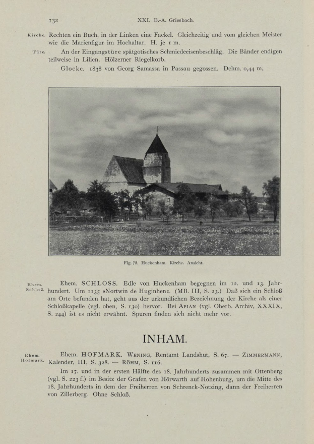 Ein altes Buch mit einer Kirchenillustration auf dem Cover, umgeben von Bäumen und einem bewölkten Himmel, mit lesbarem Text im Inneren.