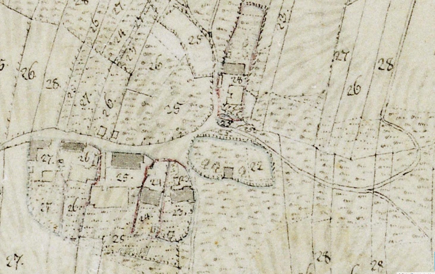 Detailierte alte Stadtkarte mit numerierten Gebäuden, Straßen und Text, die eine geplante Baustelle am unteren Rand anzeigt.