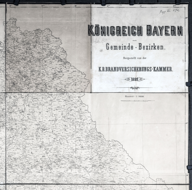 Eine detaillierte Schwarz-Weiß-Karte von Koenigreich Bayern, Deutschland, die geografische Merkmale wie Flüsse, Berge und Städte zeigt, mit informativem Text.
